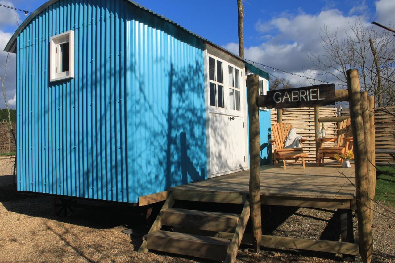 Sumners Ponds Fishery & Campsite Hotell Horsham Exteriör bild