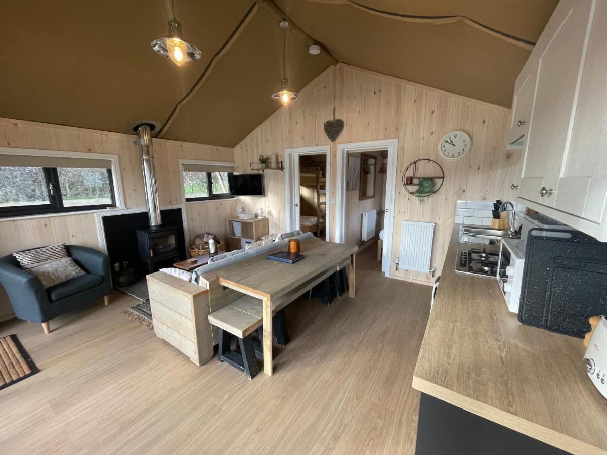 Sumners Ponds Fishery & Campsite Hotell Horsham Exteriör bild