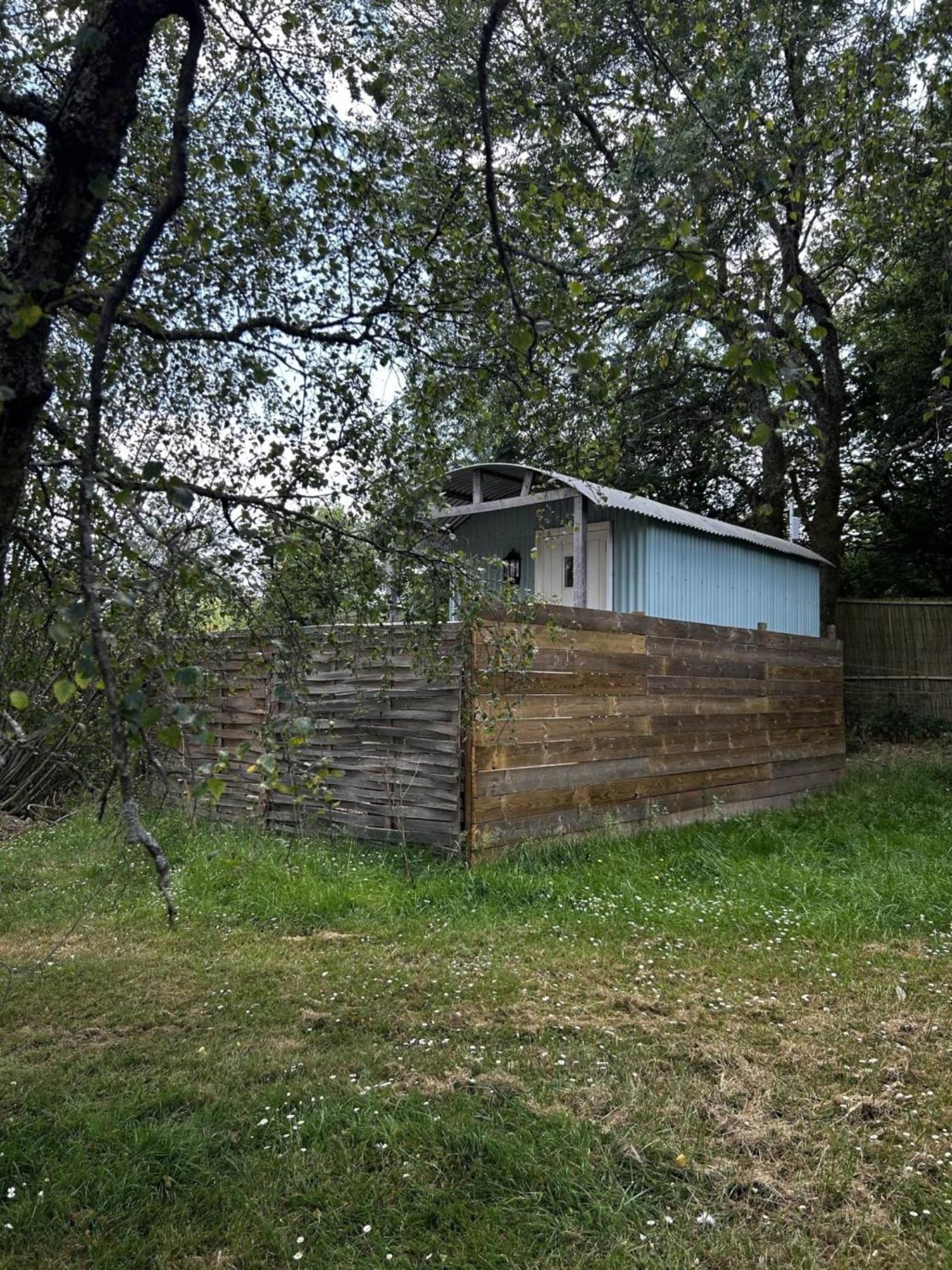 Sumners Ponds Fishery & Campsite Hotell Horsham Exteriör bild